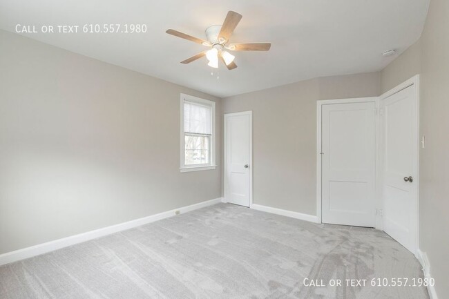 Building Photo - Updated 2 Bedroom 1 Bath, second floor apa...