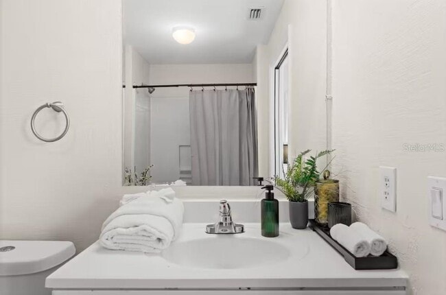 Building Photo - 2715 Lee St