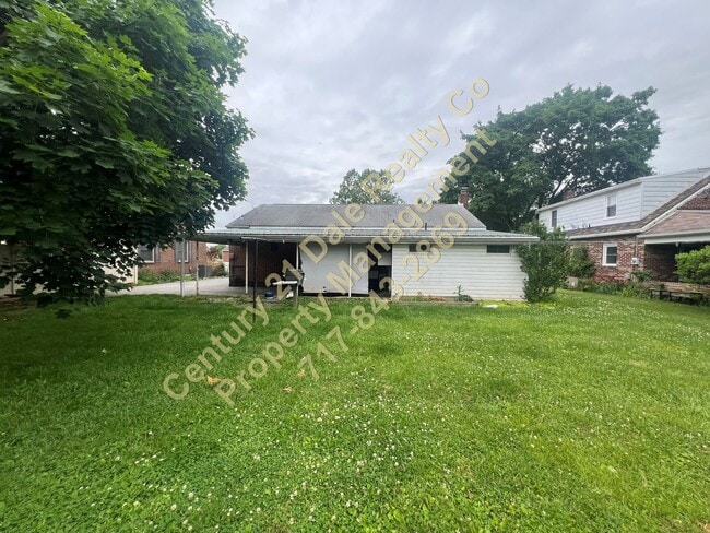 Building Photo - 2 BR Rancher in York Suburban Schools with a flat yard