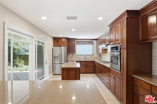 Building Photo - 6646 Franrivers Ave