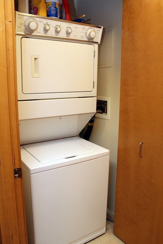 Building Photo - 2335 NW Raleigh St