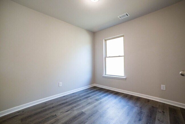 Building Photo - 4 Bed 2.5 Bath home in Gainesville!