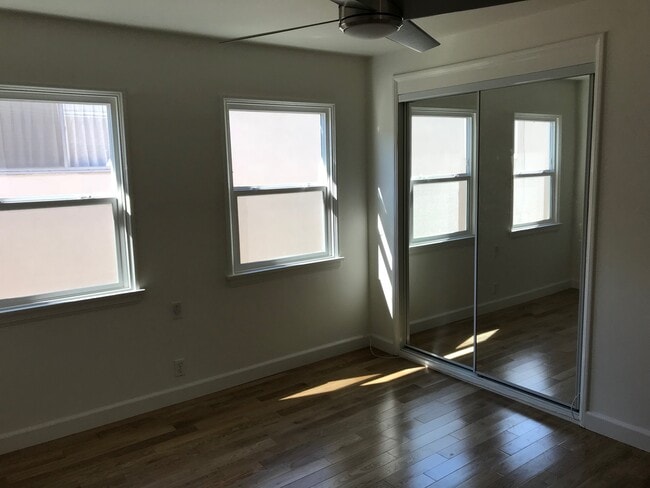 Building Photo - 12936 Moorpark St