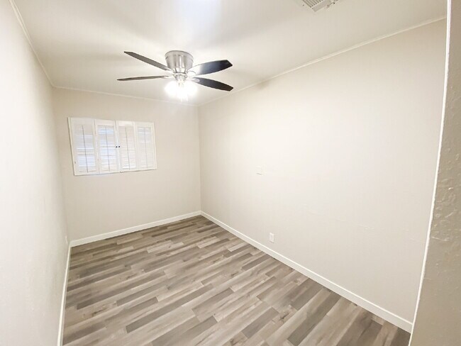 Building Photo - 21 E Alameda Dr