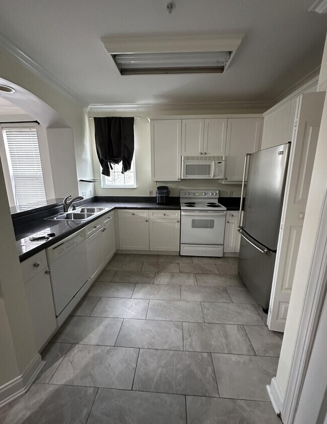 Building Photo - 4316 Summercrest Blvd