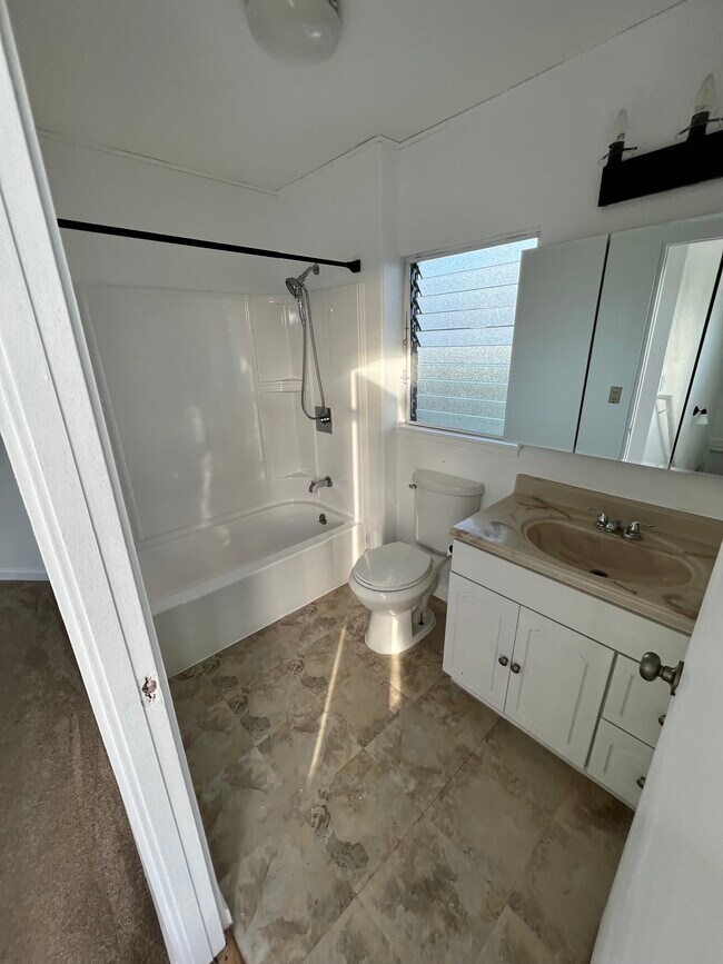 Unit A Bathroom - 91-720 Makule Rd