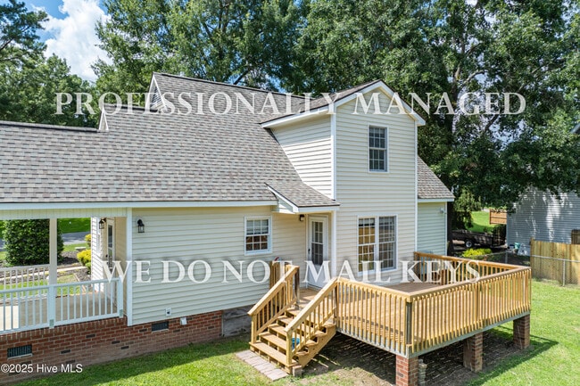 Building Photo - 205 Simbelyn Dr