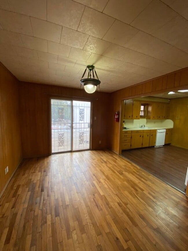Building Photo - 11 N Anglin St