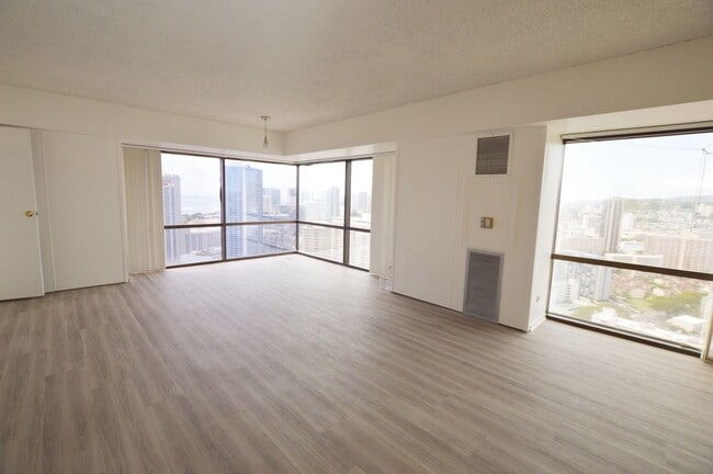 Building Photo - Century Center 2 bed, 2 bath, 1 parking 10...