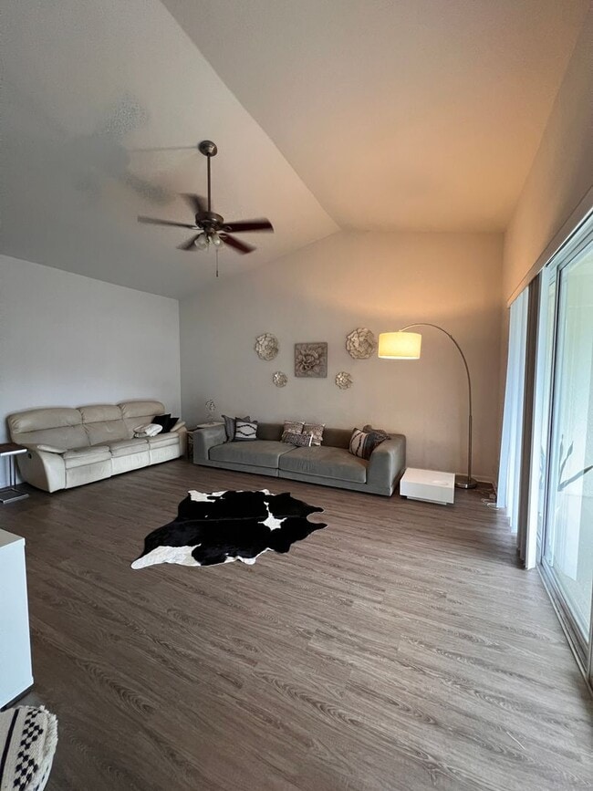 Building Photo - Now available! Ready-to-move-in condo in Sanford!