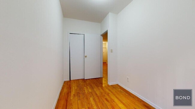 Building Photo - 425 E 65th St