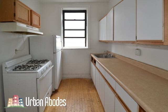 Building Photo - 822 W Waveland Ave