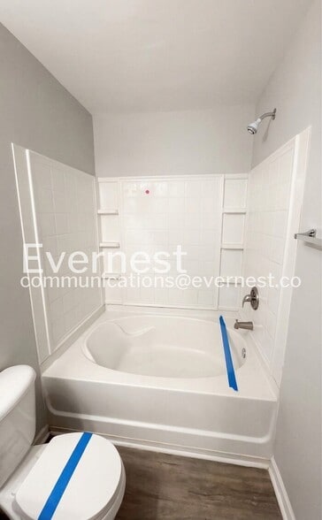 Building Photo - 8610 Thomas Ln