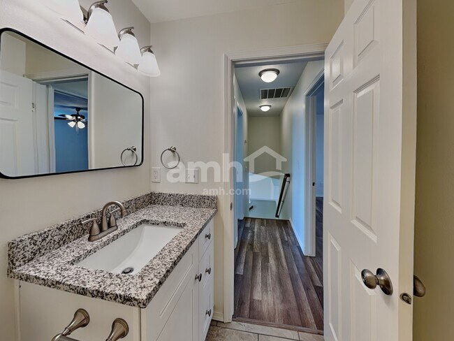 Building Photo - 16605 Sadie Ave