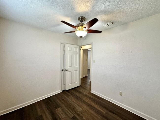 Building Photo - 3 Bedroom