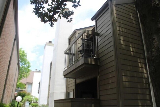 Building Photo - 10047 Westpark Dr