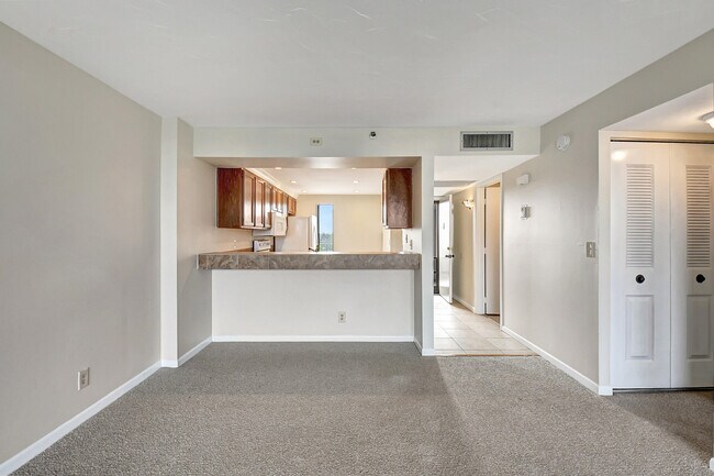 Building Photo - 21 Royal Palm Way