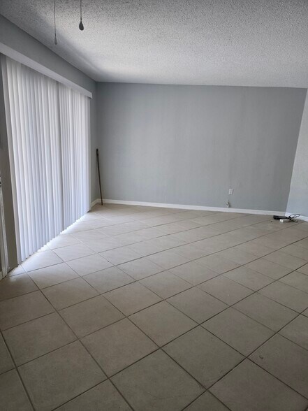 Building Photo - 3624 Meriden Ave