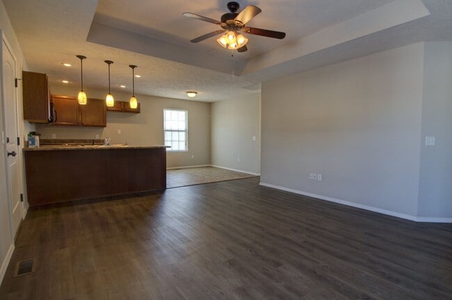 Building Photo - 3 Bedroom in Republic Schools!