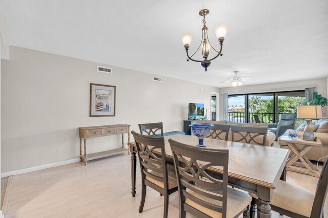 Building Photo - 4640 Chantelle Dr