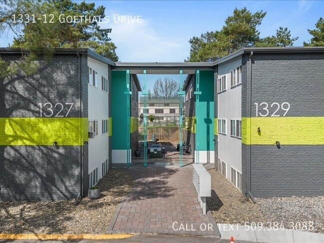 Building Photo - 1331 Goethals Dr