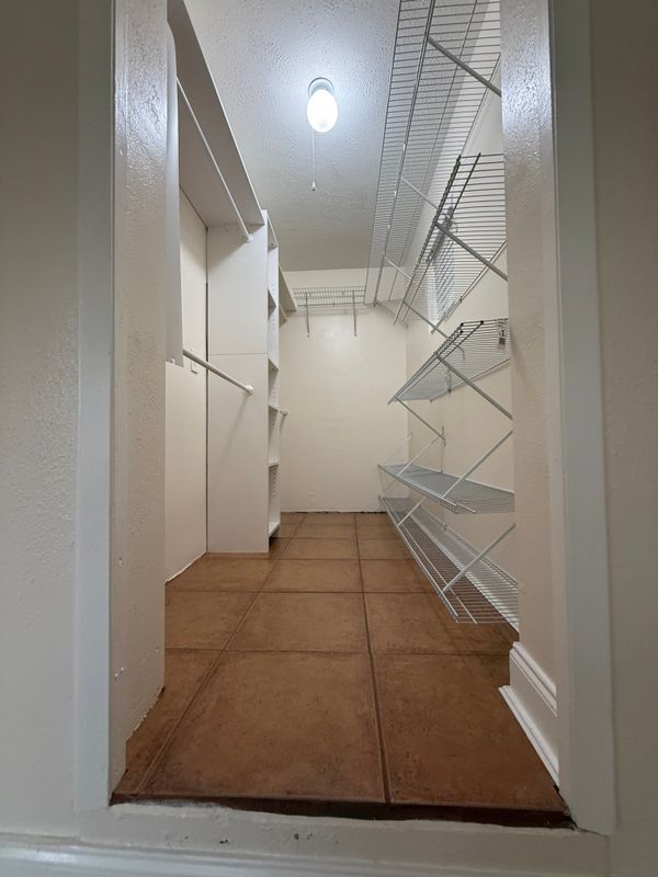 Building Photo - 713 S Jenkins Rd
