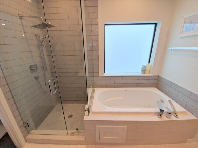 Building Photo - 4307 Schuler St