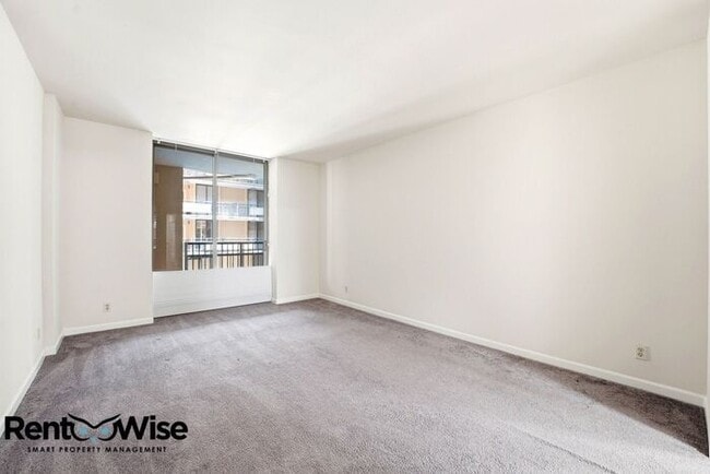 Building Photo - 555 Laurel Ave