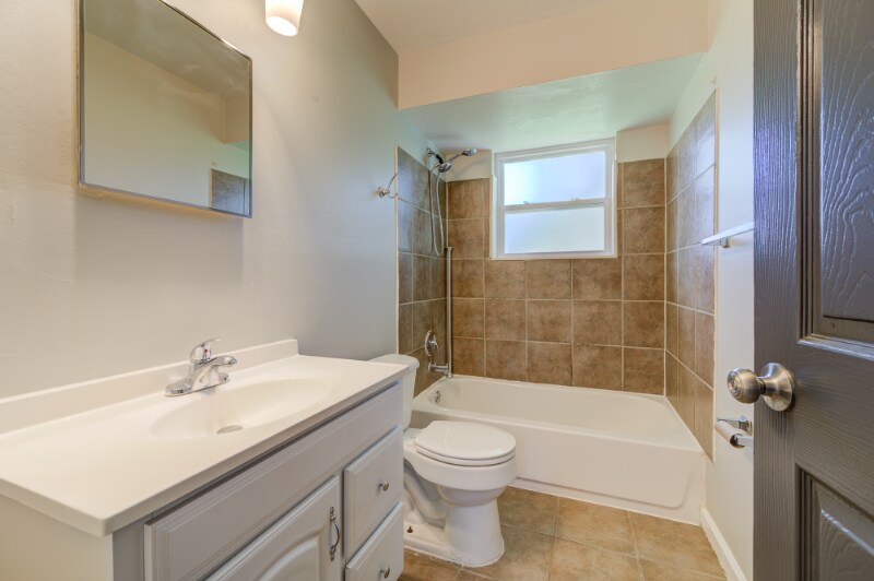 Building Photo - 10766 Tropic Dr