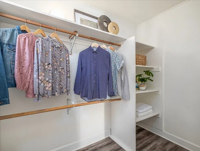 Building Photo - Beautiful, Spacious 3B/2.5Bath Single Family Home