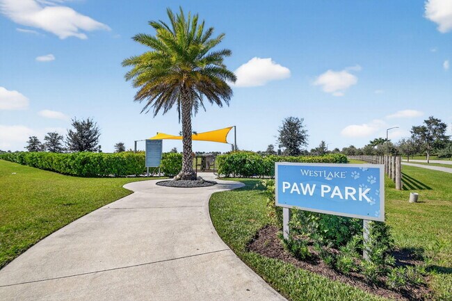 Building Photo - 15120 Wildwood Cir