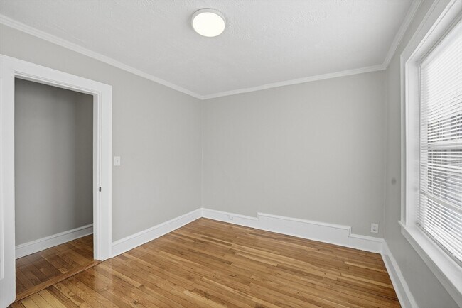 Building Photo - 62 Warner St