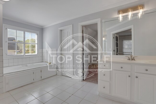 Building Photo - 127 Tara Blvd