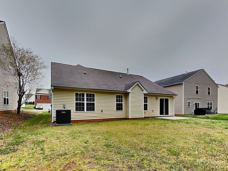 Building Photo - 6235 Leslie Drive
