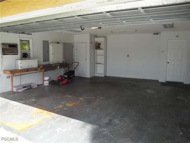 Building Photo - 620 Robert Ave