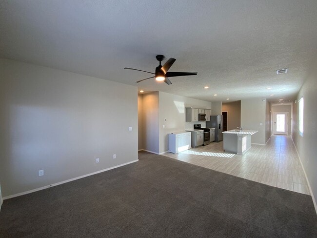 Building Photo - 3 Bedroom Single Story Home Available Near...