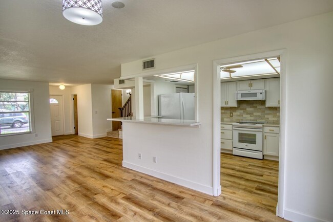 Building Photo - 432 Dove Ln