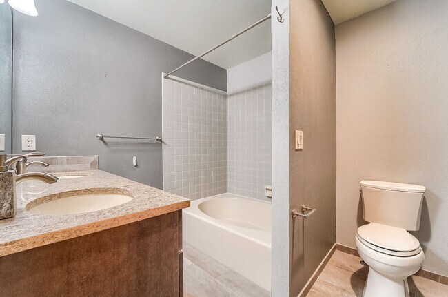 Building Photo - 2 Bedroom Condo in Boulder