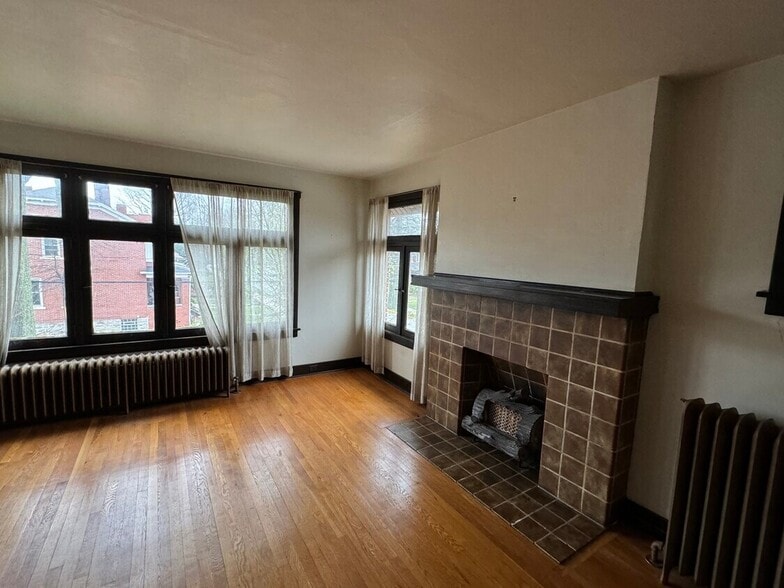 Building Photo - 1046 E End Ave