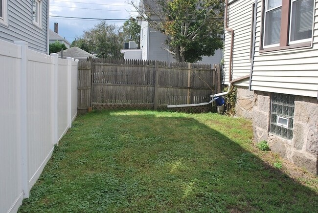Building Photo - 68 Hussey St