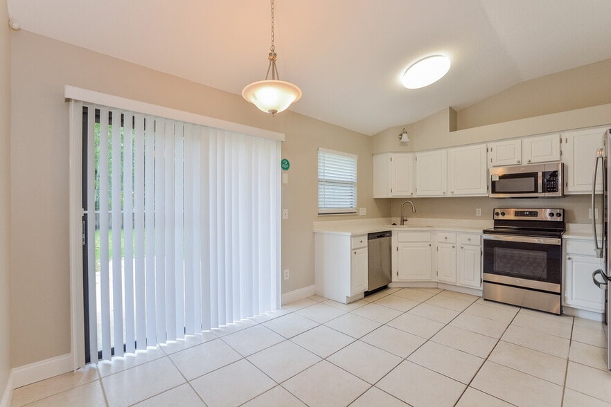 Building Photo - 10119 Pink Carnation Ct