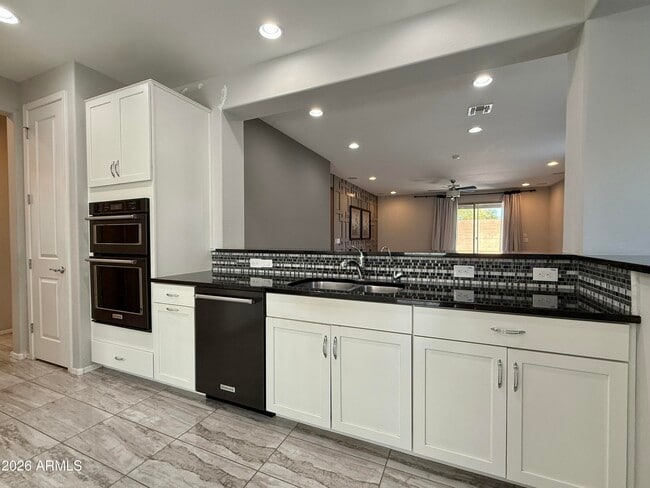 Building Photo - 9464 W Fallen Leaf Ln