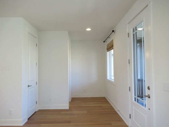 Building Photo - Light and Bright 3 bedroom, 1.5 bath home in Tehaleh