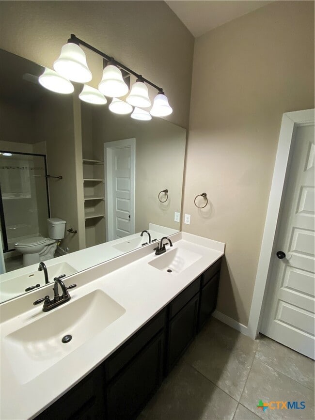 Building Photo - 2213 Avery Village