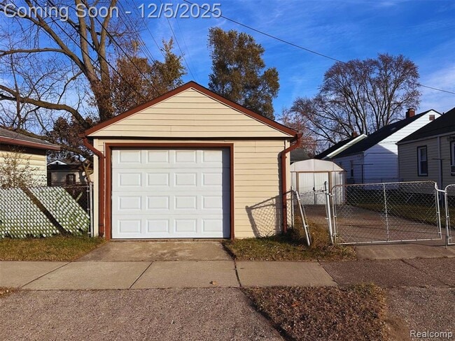 Building Photo - 110 Hamata Ave