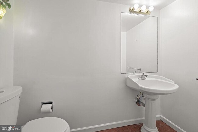 Building Photo - 10600 Vantage Ct