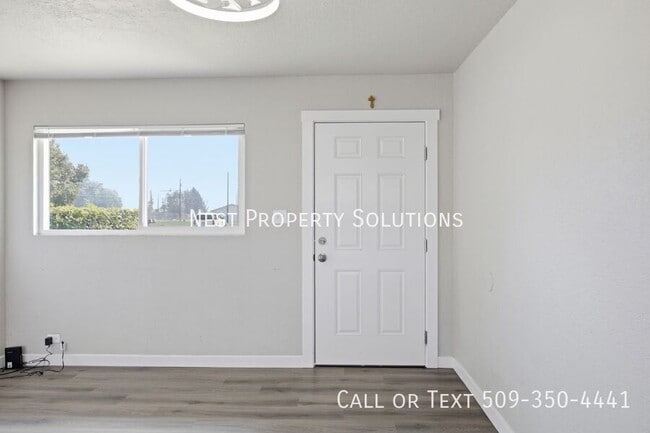 Building Photo - 4460 Circle Pl NE