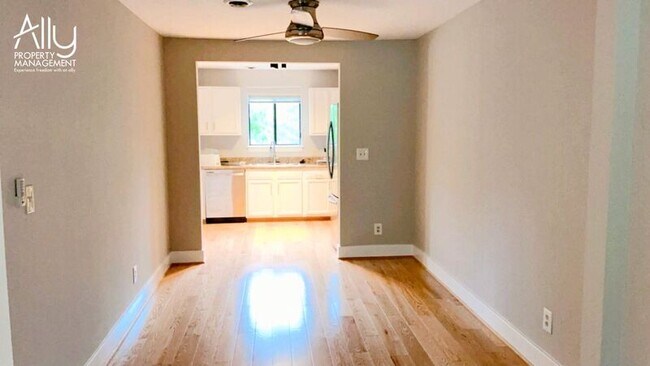 Building Photo - 583 Southampton Ct