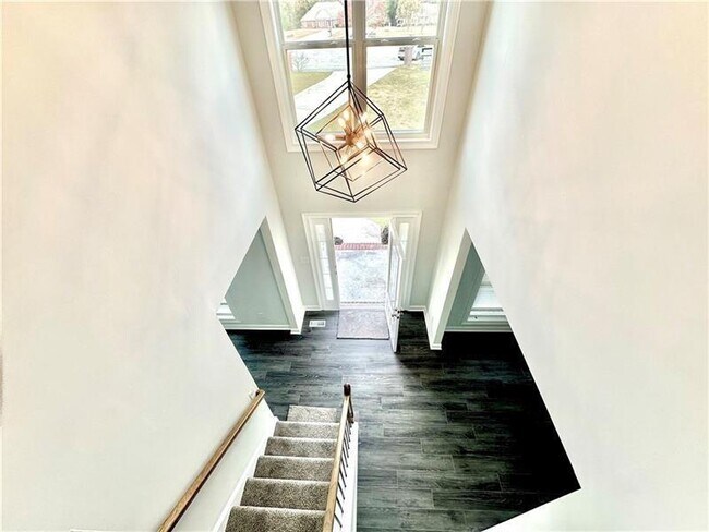 Building Photo - 312 Woodmont Ct