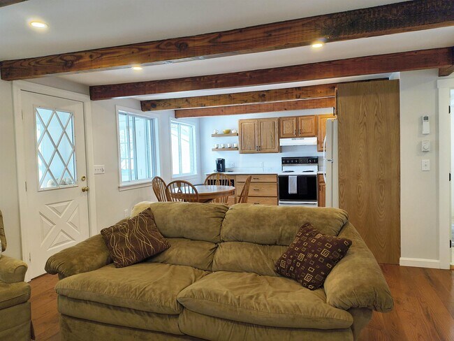 Building Photo - 1330 Lake St